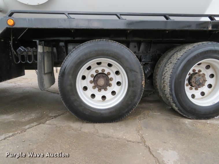 image for item DH1625 2004 International 5900i hydrovac truck