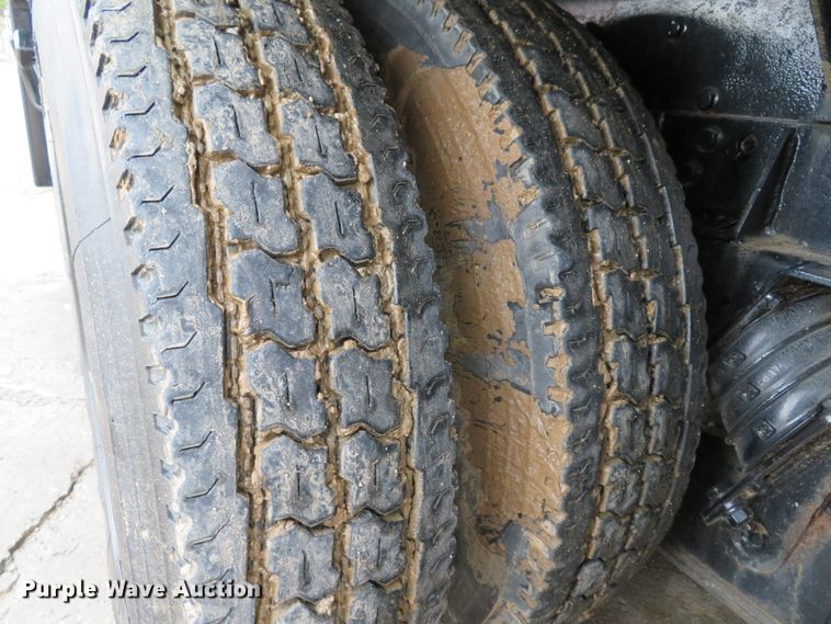 image for item DH1625 2004 International 5900i hydrovac truck