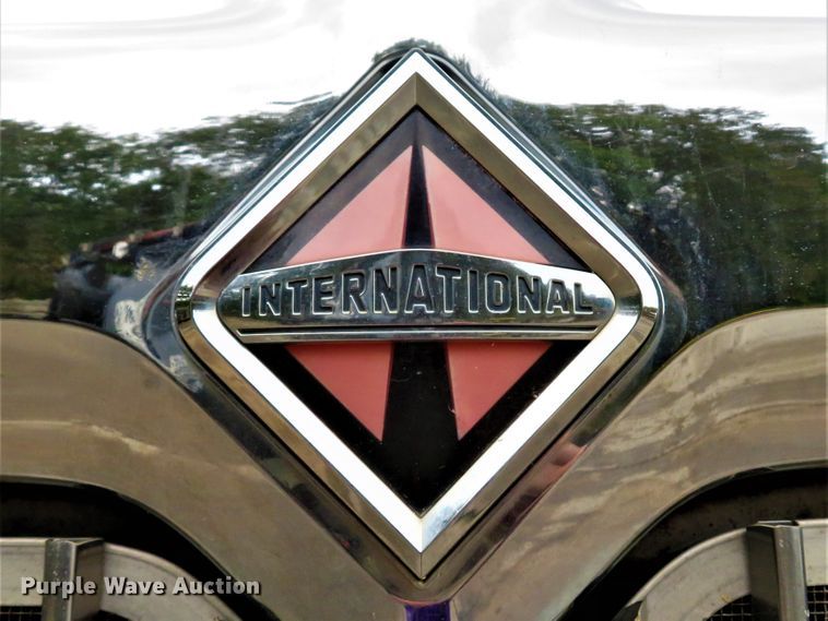 image for item DH1625 2004 International 5900i hydrovac truck