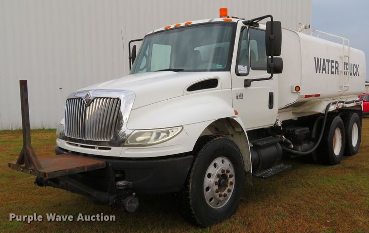 image for item DH1626 2006 International 4400 tank truck