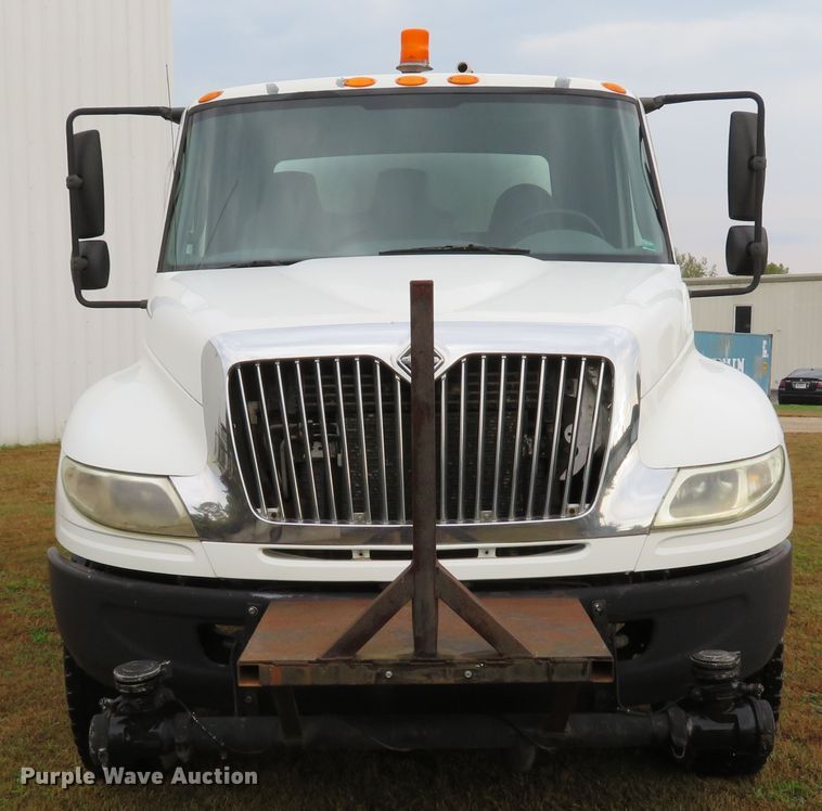 image for item DH1626 2006 International 4400 tank truck