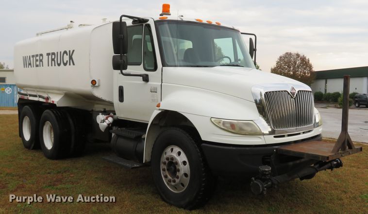 image for item DH1626 2006 International 4400 tank truck