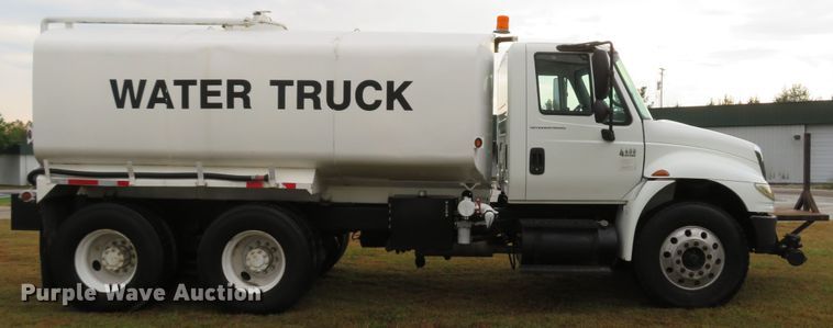 image for item DH1626 2006 International 4400 tank truck