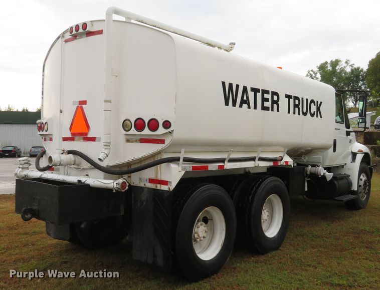 image for item DH1626 2006 International 4400 tank truck
