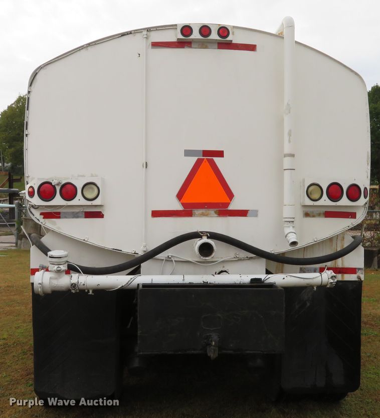 image for item DH1626 2006 International 4400 tank truck