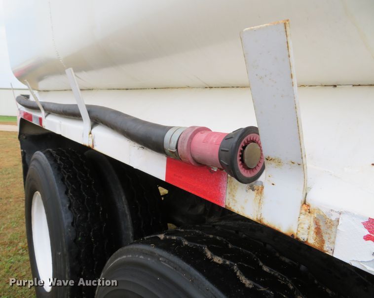 image for item DH1626 2006 International 4400 tank truck