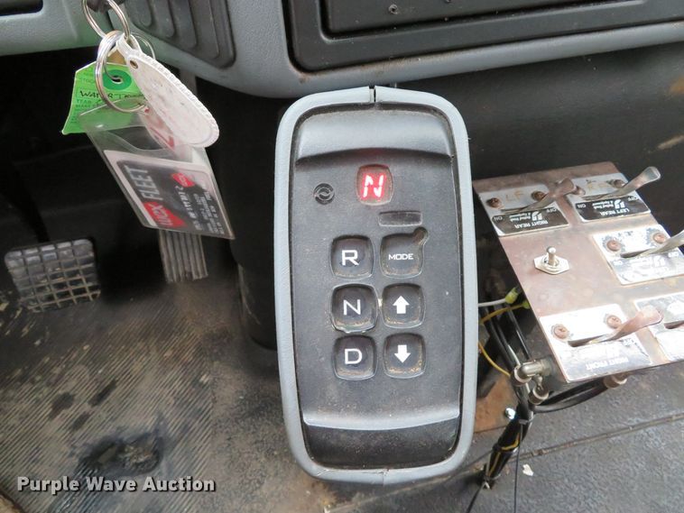 image for item DH1626 2006 International 4400 tank truck