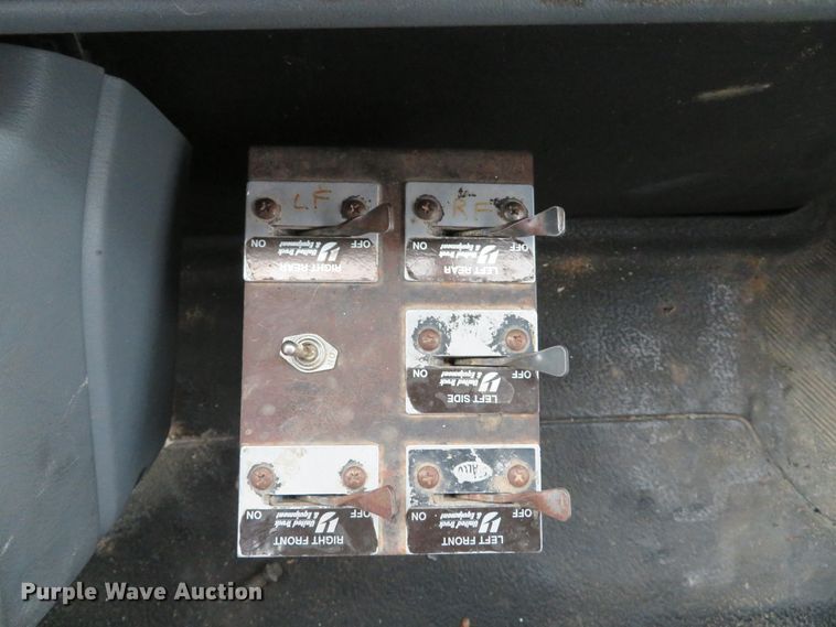 image for item DH1626 2006 International 4400 tank truck