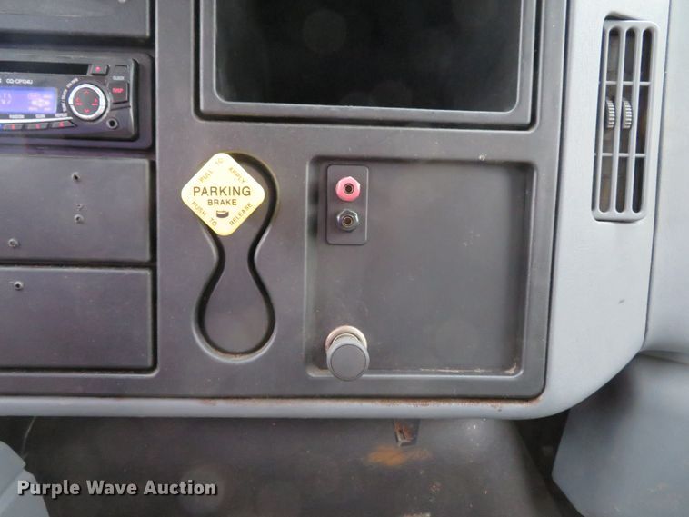 image for item DH1626 2006 International 4400 tank truck