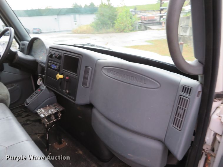 image for item DH1626 2006 International 4400 tank truck