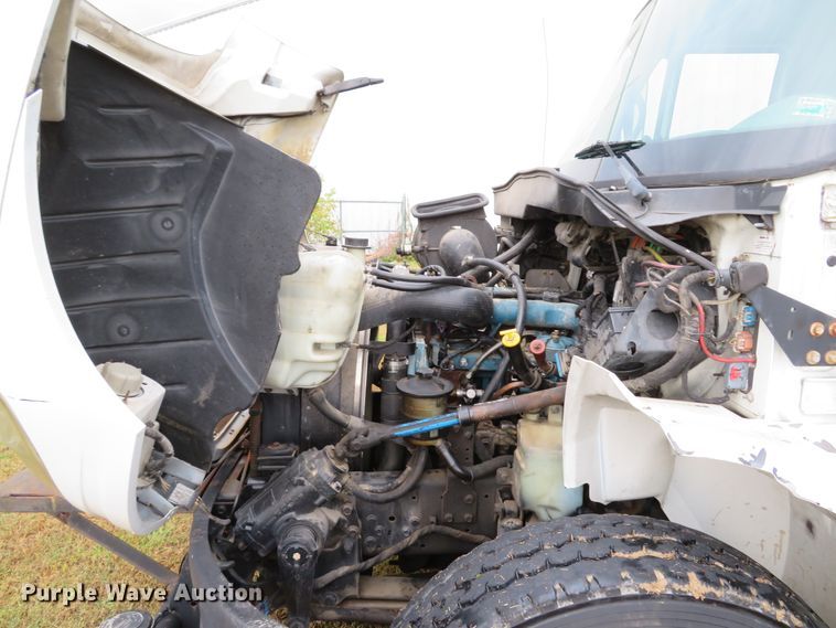 image for item DH1626 2006 International 4400 tank truck