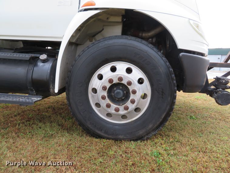 image for item DH1626 2006 International 4400 tank truck