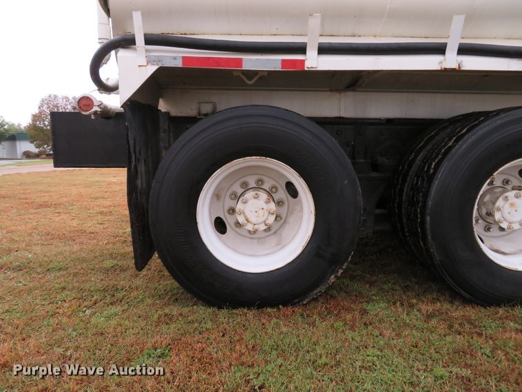 image for item DH1626 2006 International 4400 tank truck