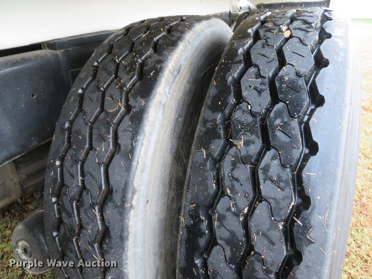 image for item DH1626 2006 International 4400 tank truck