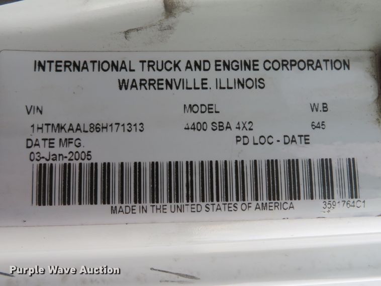 image for item DH1626 2006 International 4400 tank truck
