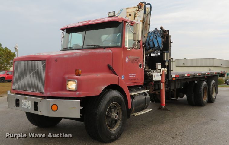 image for item DH1628 1995 White GMC WG crane truck