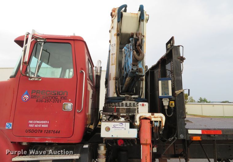 image for item DH1628 1995 White GMC WG crane truck