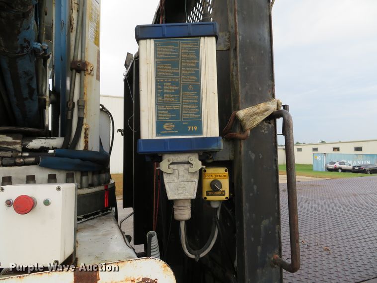 image for item DH1628 1995 White GMC WG crane truck