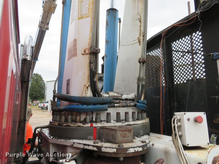 image for item DH1628 1995 White GMC WG crane truck