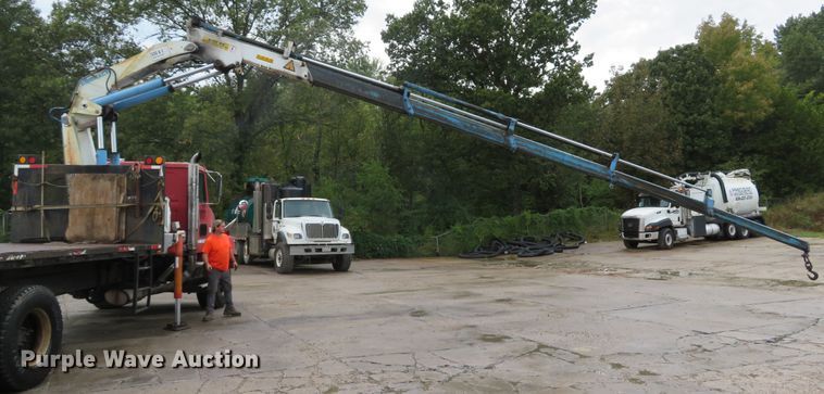 image for item DH1628 1995 White GMC WG crane truck