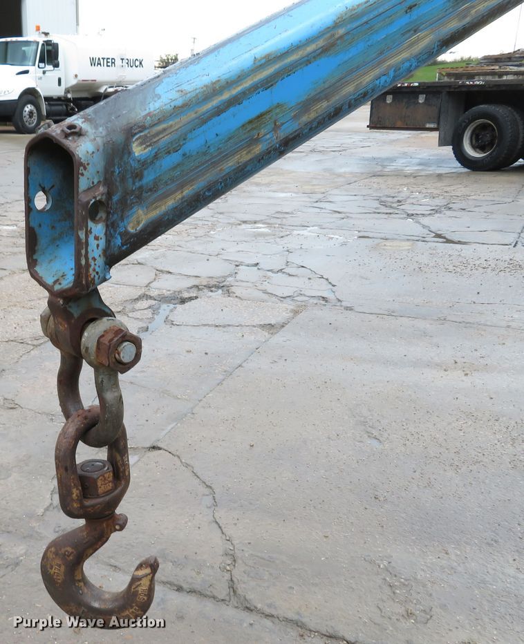 image for item DH1628 1995 White GMC WG crane truck