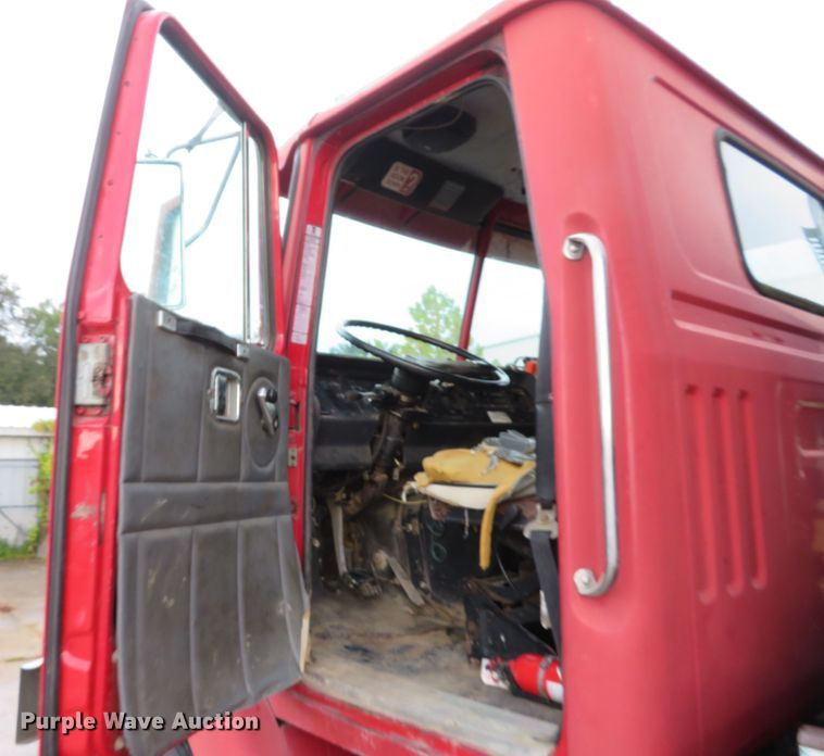 image for item DH1628 1995 White GMC WG crane truck