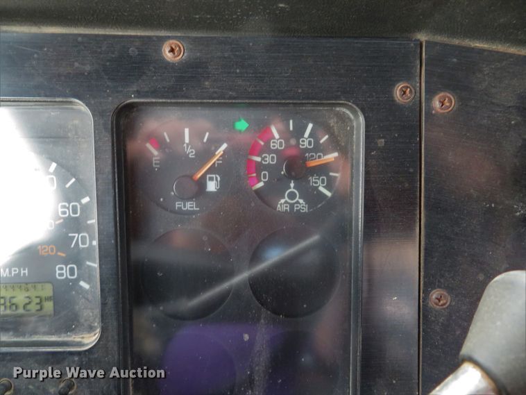 image for item DH1628 1995 White GMC WG crane truck