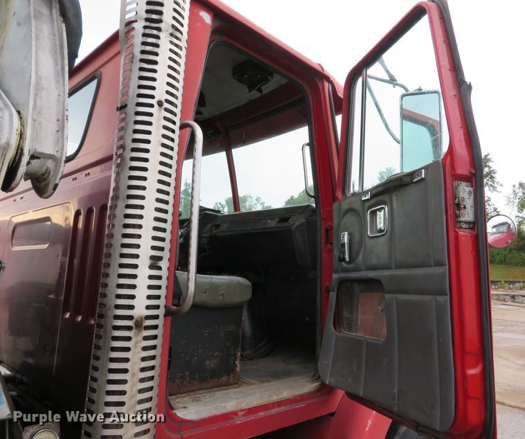 image for item DH1628 1995 White GMC WG crane truck