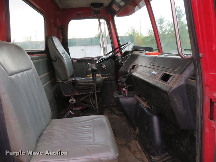 image for item DH1628 1995 White GMC WG crane truck