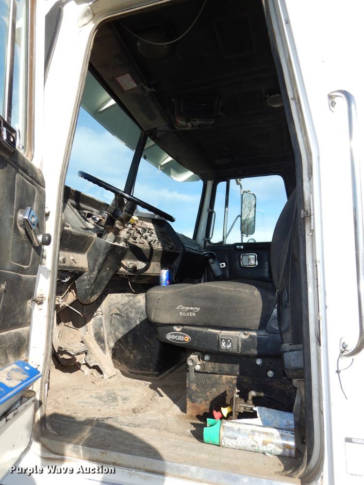 image for item DH2711 1994 White GMC WIA service truck