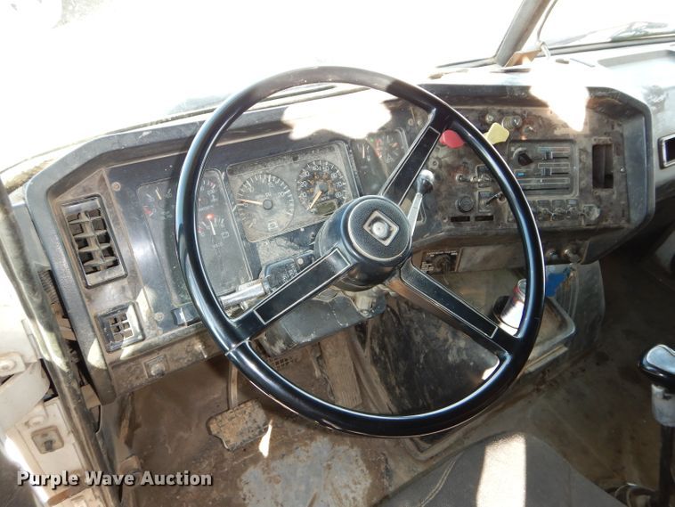 image for item DH2711 1994 White GMC WIA service truck