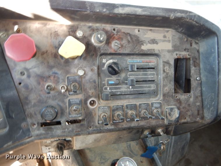 image for item DH2711 1994 White GMC WIA service truck