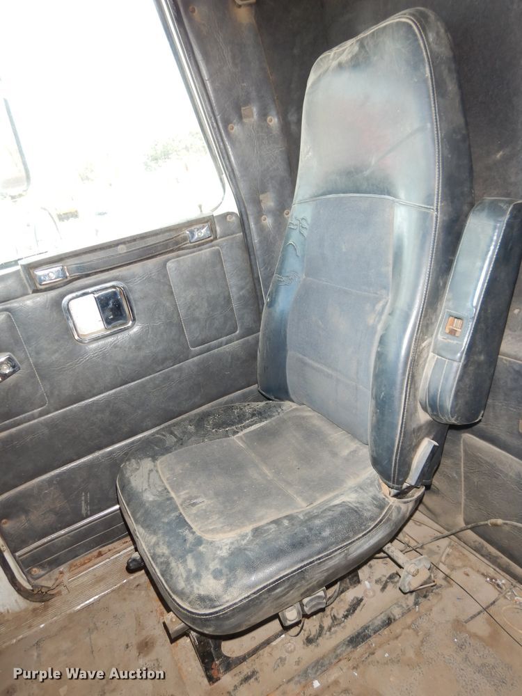 image for item DH2711 1994 White GMC WIA service truck