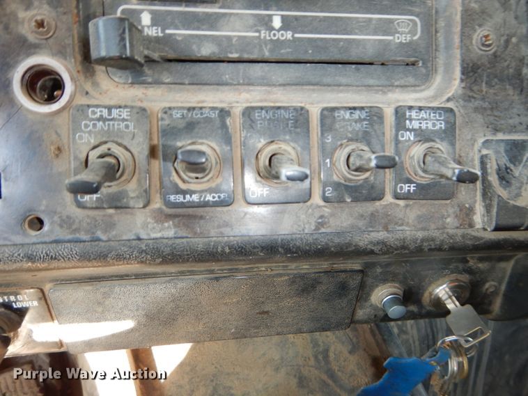 image for item DH2711 1994 White GMC WIA service truck