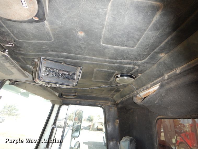 image for item DH2711 1994 White GMC WIA service truck