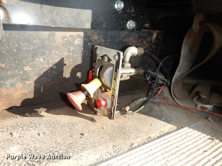 image for item DH2711 1994 White GMC WIA service truck