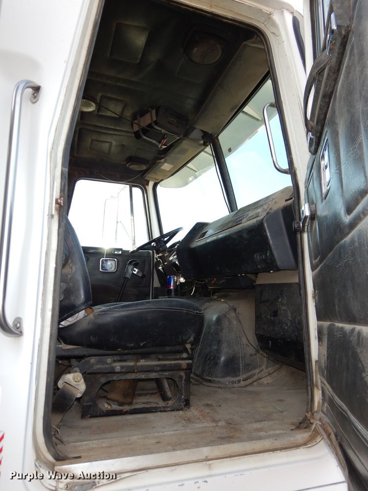 image for item DH2711 1994 White GMC WIA service truck