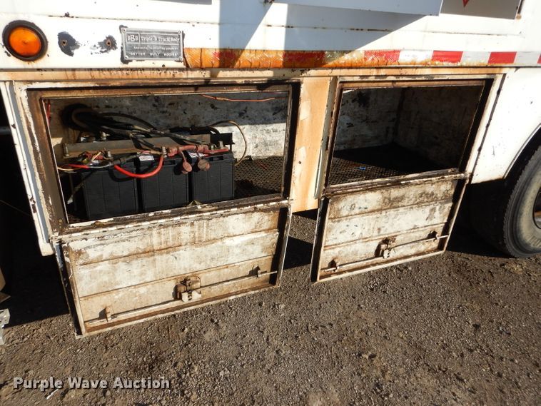 image for item DH2711 1994 White GMC WIA service truck