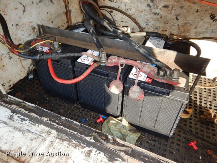 image for item DH2711 1994 White GMC WIA service truck