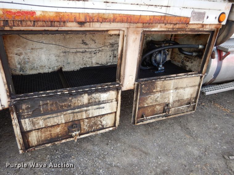 image for item DH2711 1994 White GMC WIA service truck