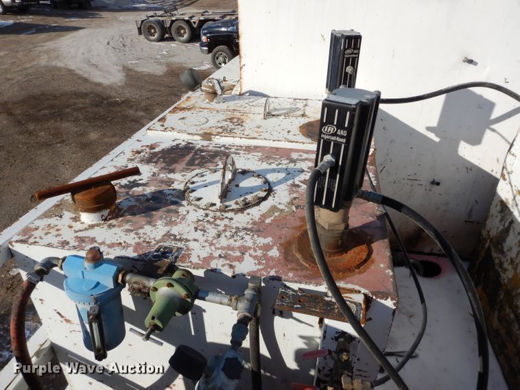 image for item DH2711 1994 White GMC WIA service truck