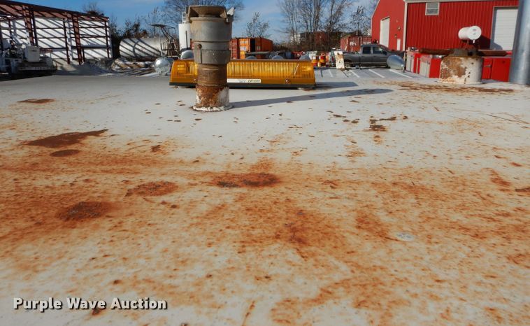 image for item DH2711 1994 White GMC WIA service truck