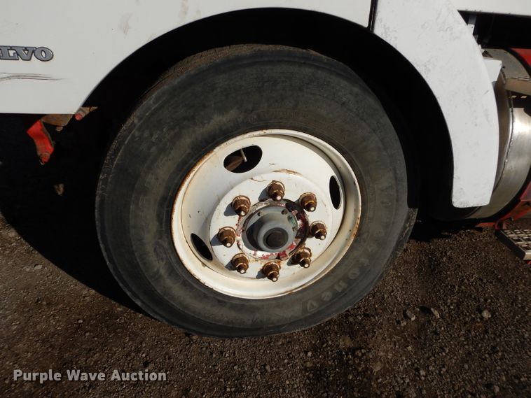 image for item DH2711 1994 White GMC WIA service truck