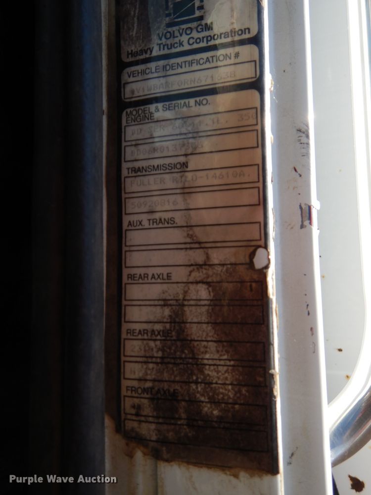 image for item DH2711 1994 White GMC WIA service truck