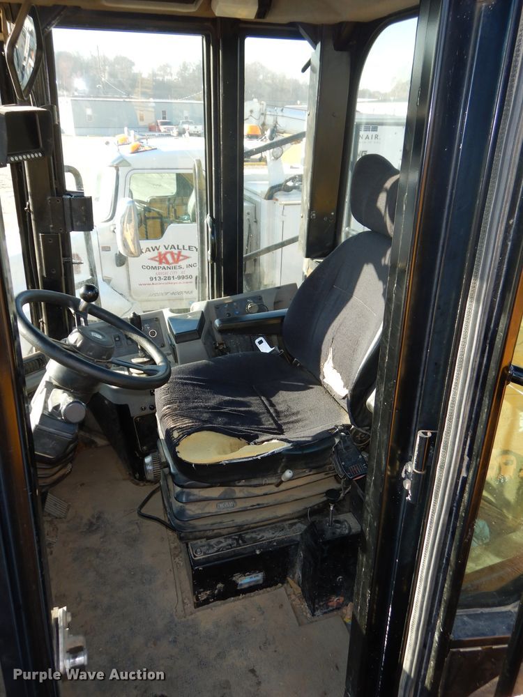 image for item DH2718 2008 Caterpillar 815F Series II soil compactor