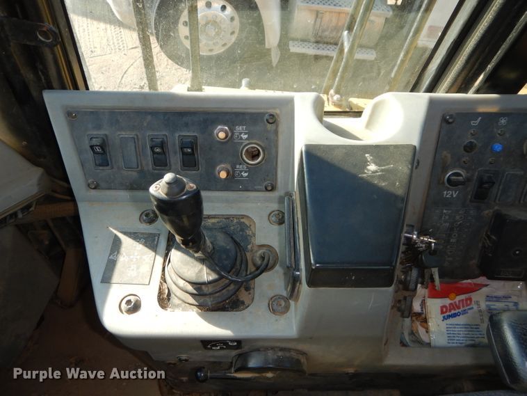 image for item DH2718 2008 Caterpillar 815F Series II soil compactor