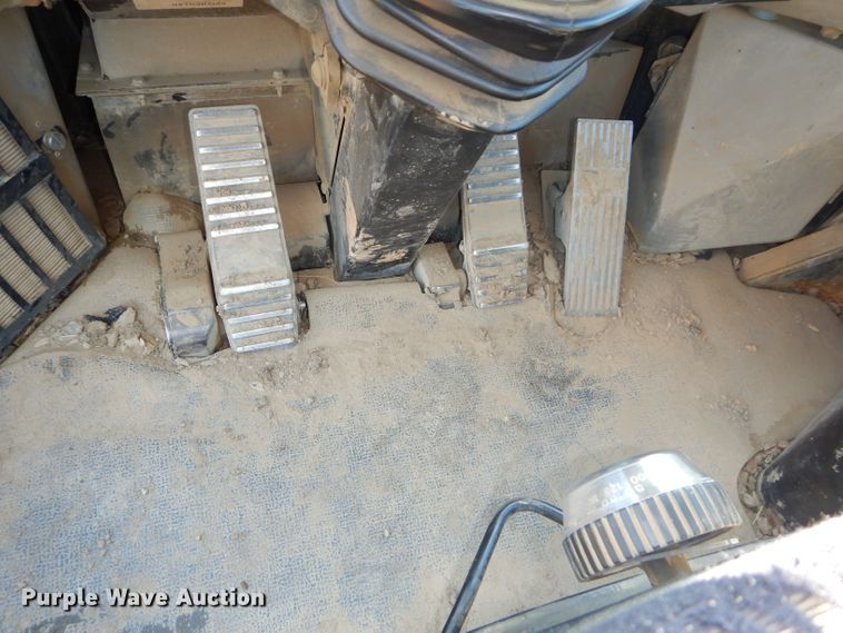 image for item DH2718 2008 Caterpillar 815F Series II soil compactor