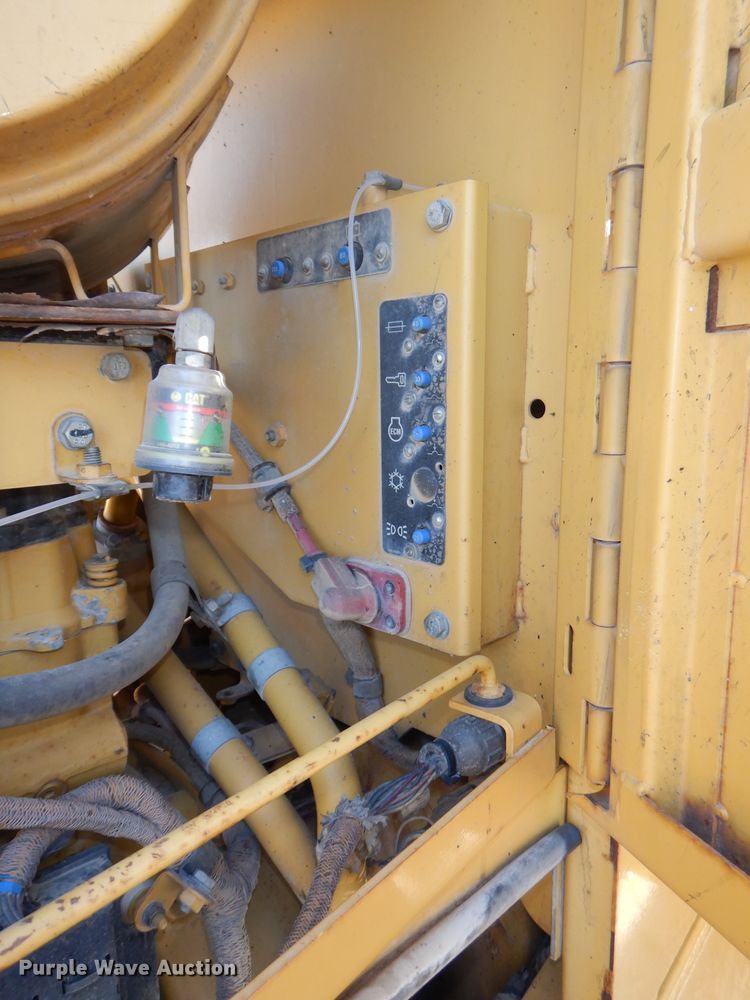 image for item DH2718 2008 Caterpillar 815F Series II soil compactor