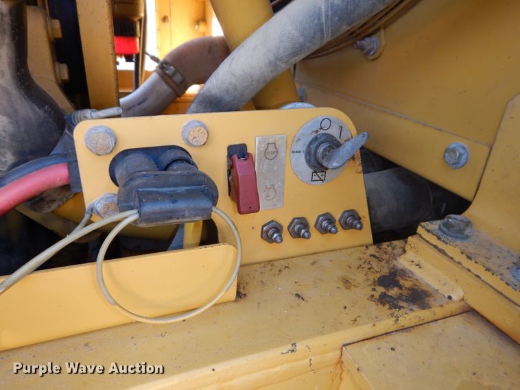 image for item DH2718 2008 Caterpillar 815F Series II soil compactor