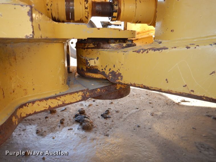 image for item DH2718 2008 Caterpillar 815F Series II soil compactor